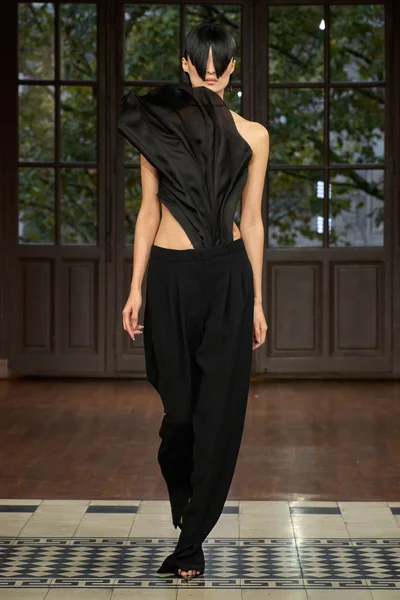 Look 28